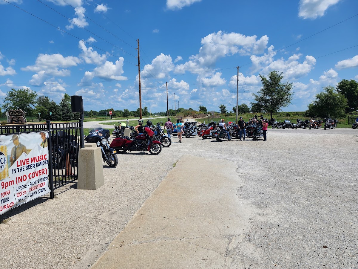 Kicks Bar & Grill - Photo 4