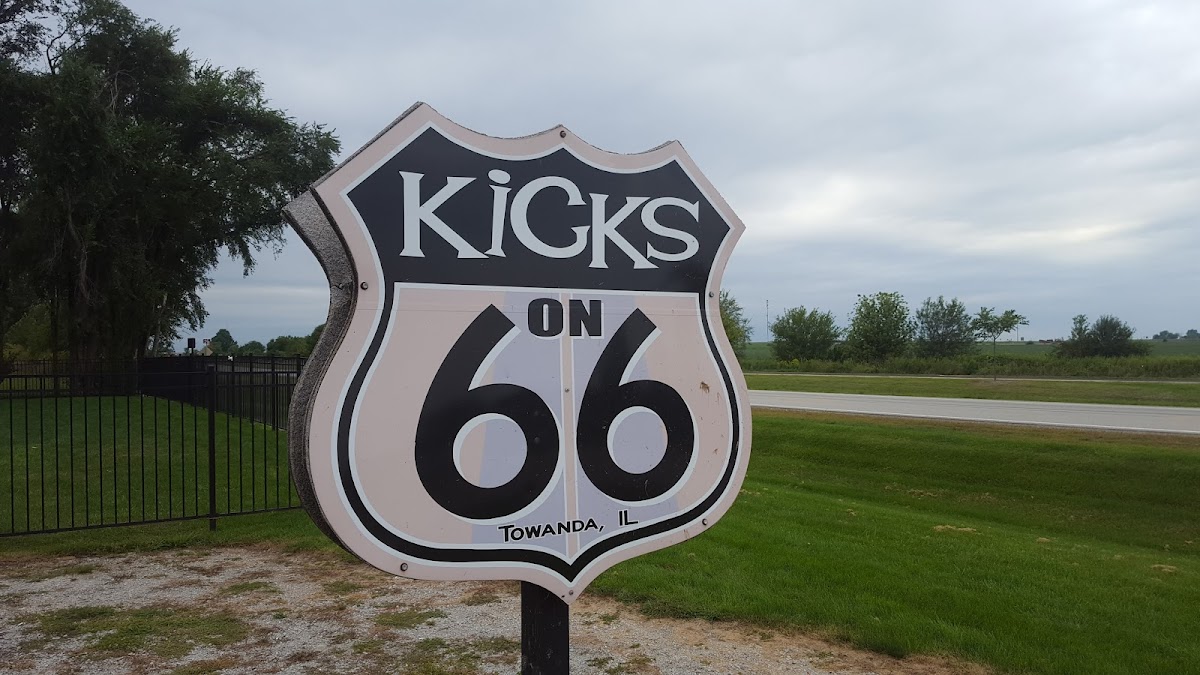 Kicks Bar & Grill - Photo 6