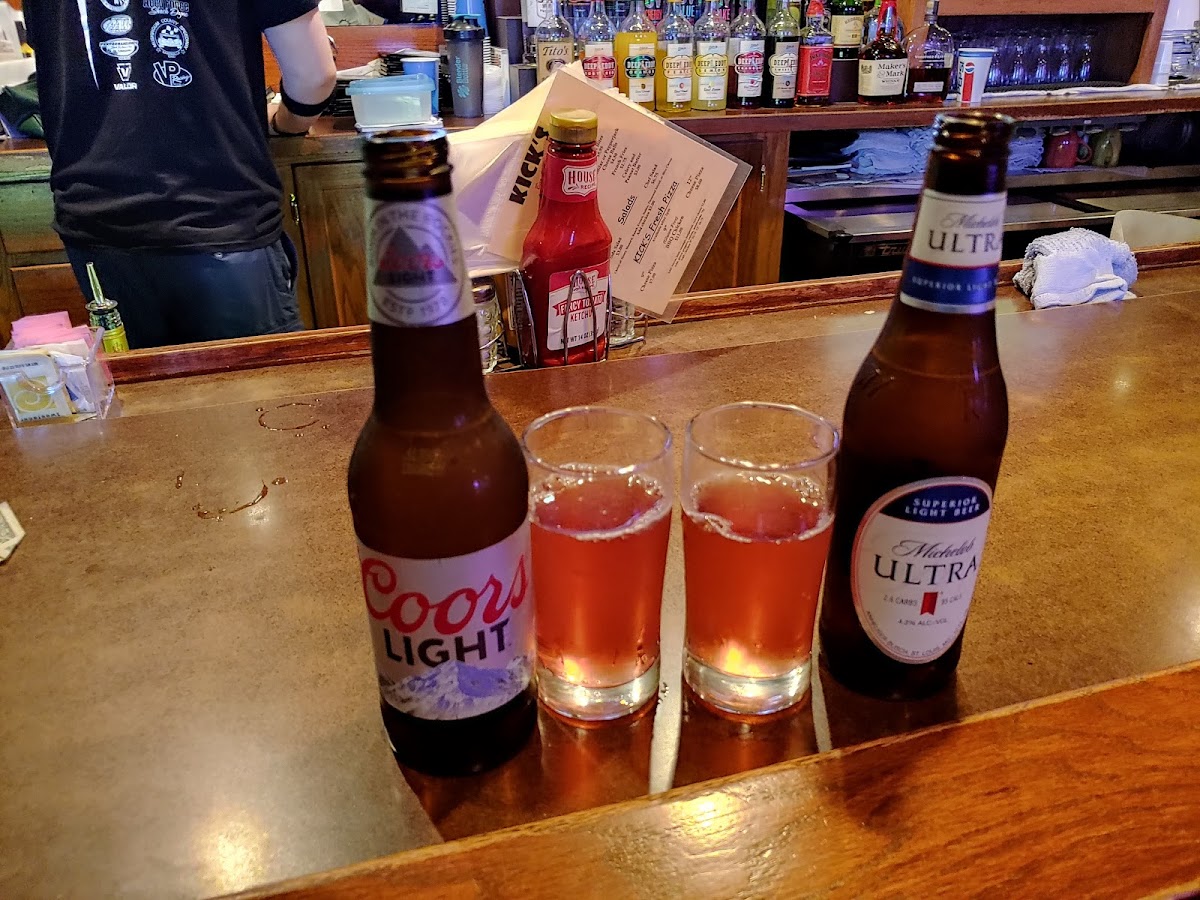 Kicks Bar & Grill - Photo 7