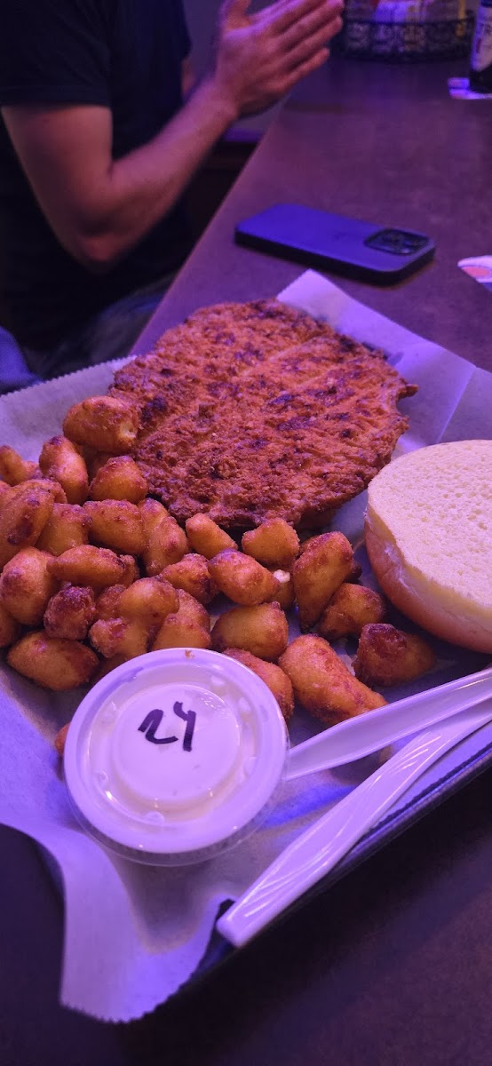 Kicks Bar & Grill - Photo 8