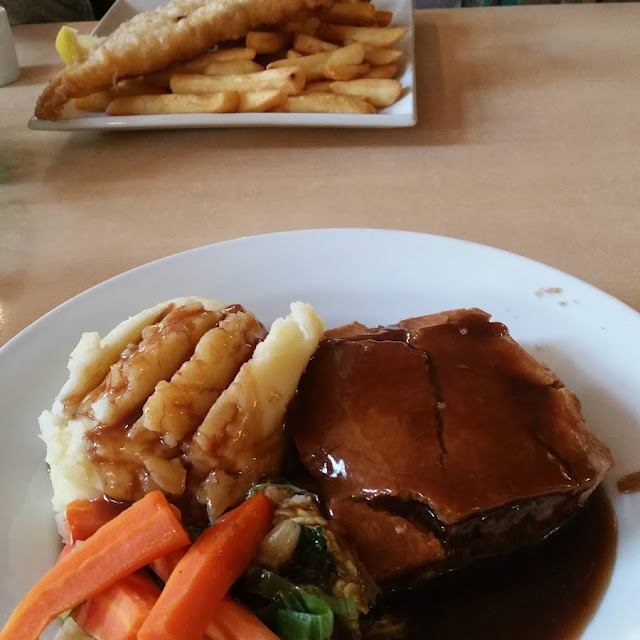 Meat Pie and Mash with Vegetables