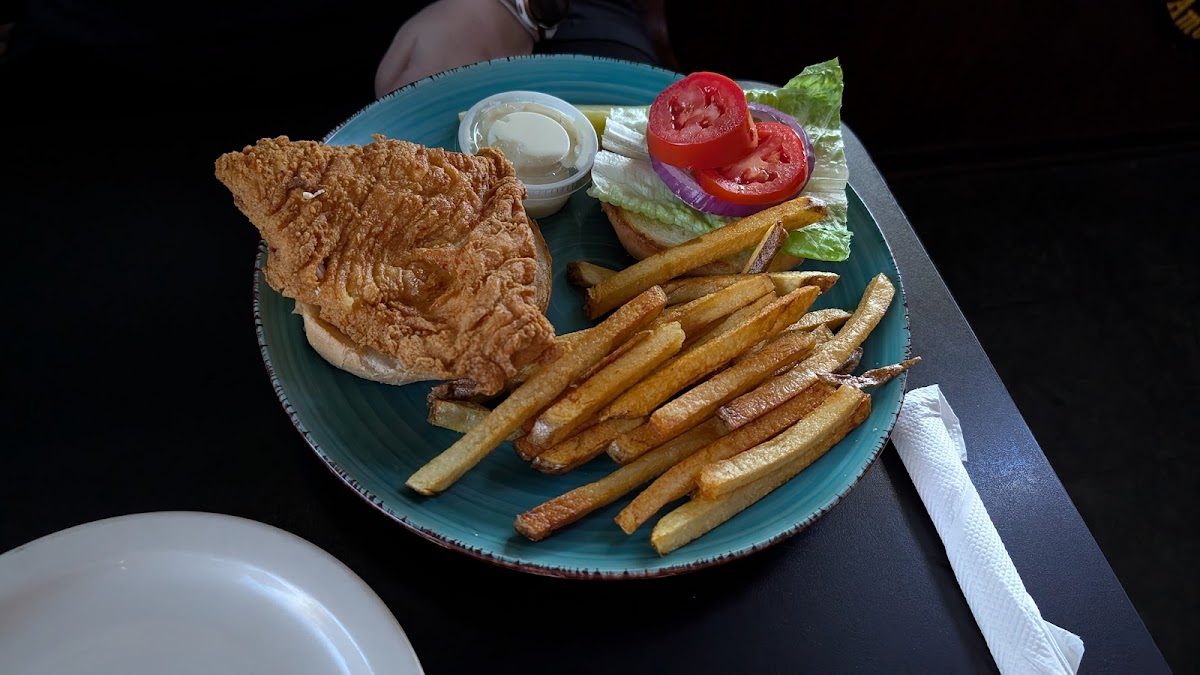 Oasis Bar and Grill - Photo 9