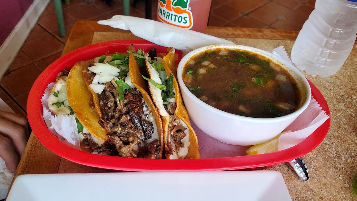 Los Machetes Authentic Mexican Restaurant - Photo 9