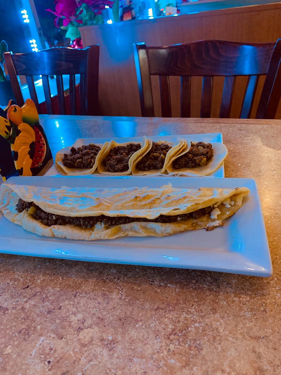 Los Machetes Authentic Mexican Restaurant - Photo 5