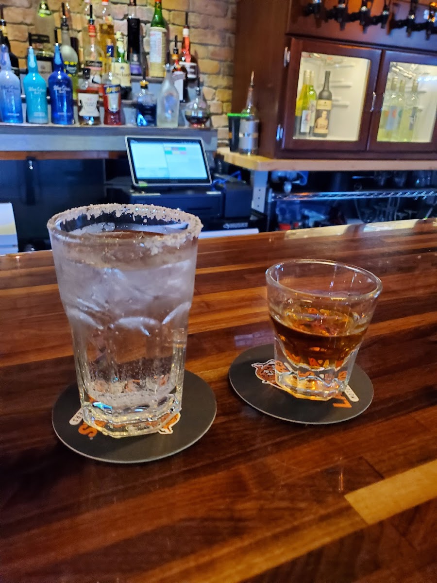 Garage Bar - Photo 5