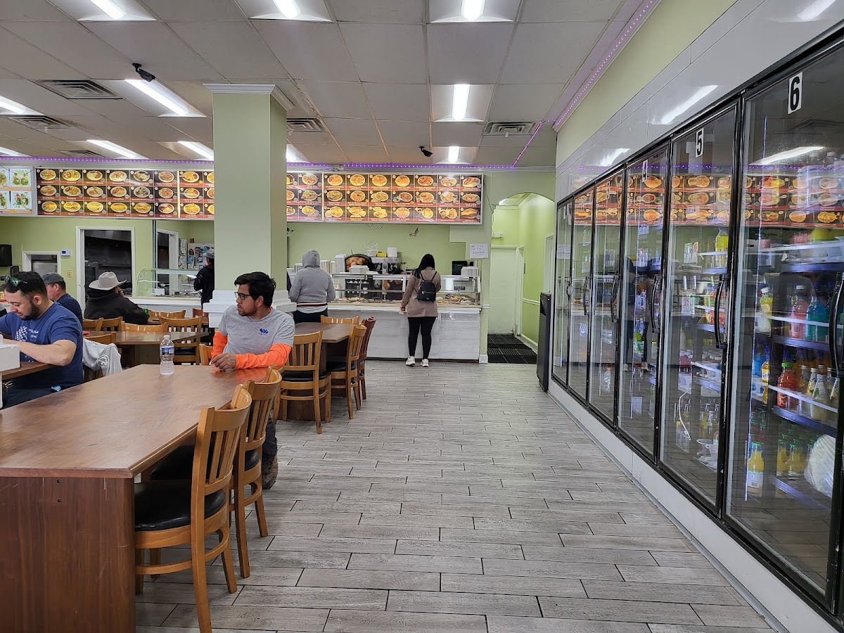 El Buen Gusto Restaurant - Hyattsville - Photo 3