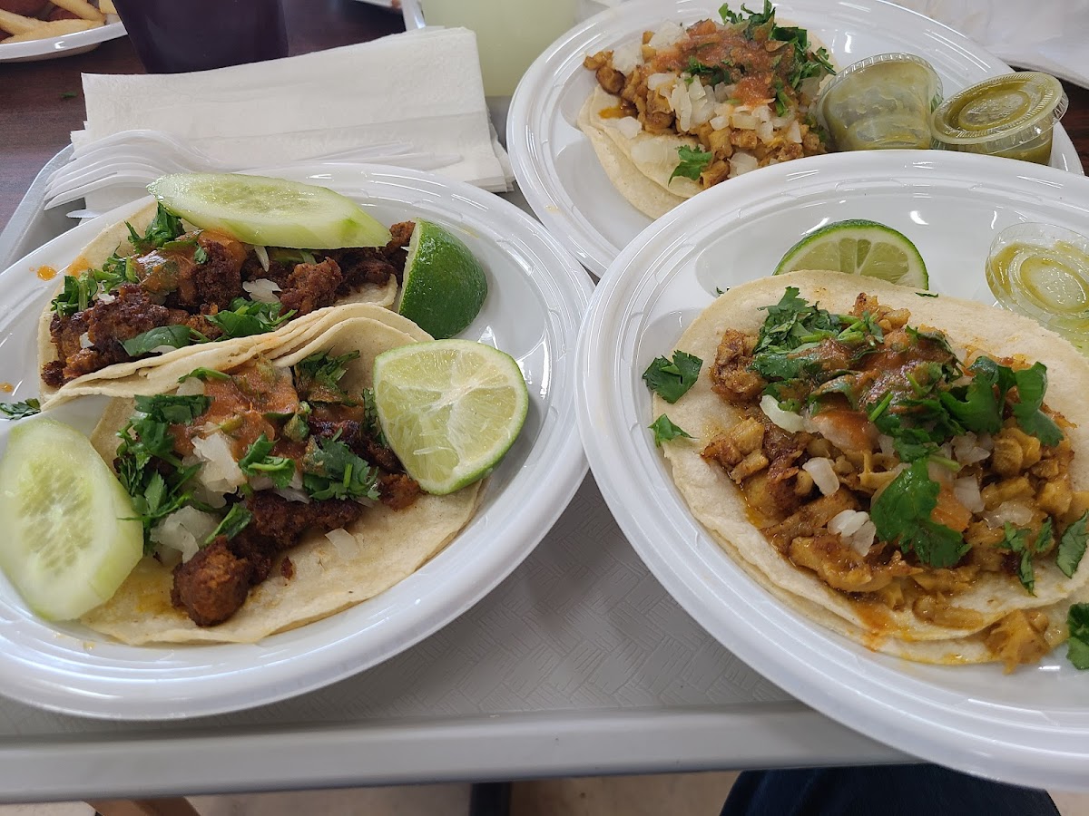 El Buen Gusto Restaurant - Hyattsville - Photo 5