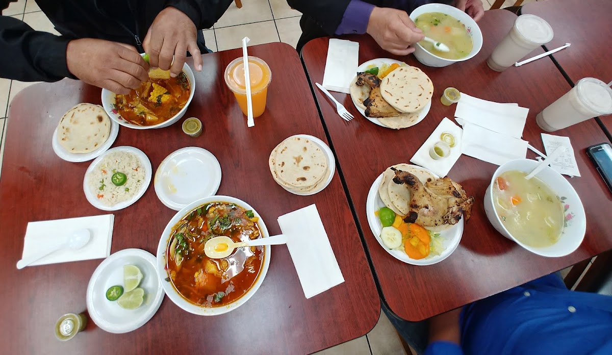 El Buen Gusto Restaurant - Hyattsville - Photo 6