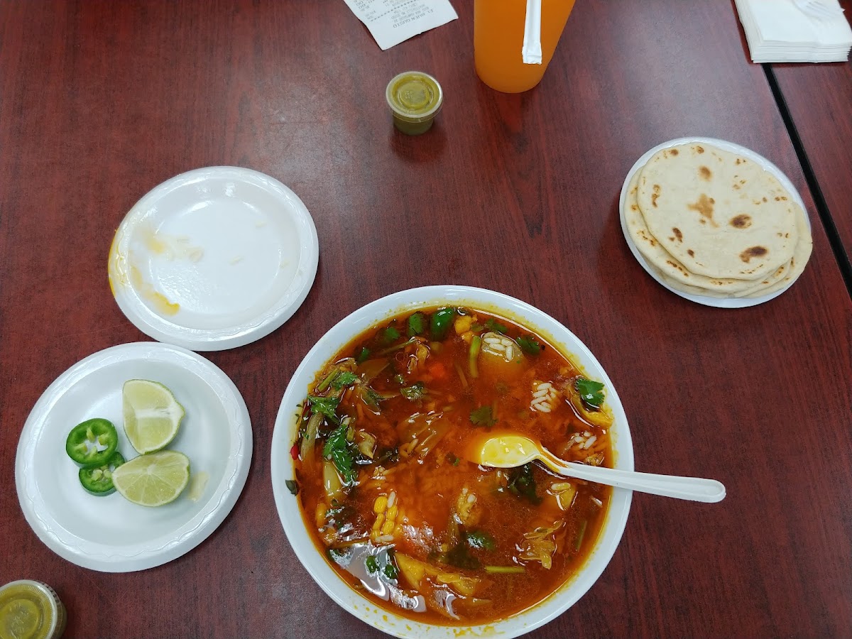 El Buen Gusto Restaurant - Hyattsville - Photo 7