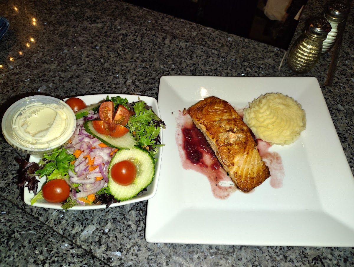 Trax Bar & Kitchen - Photo 3