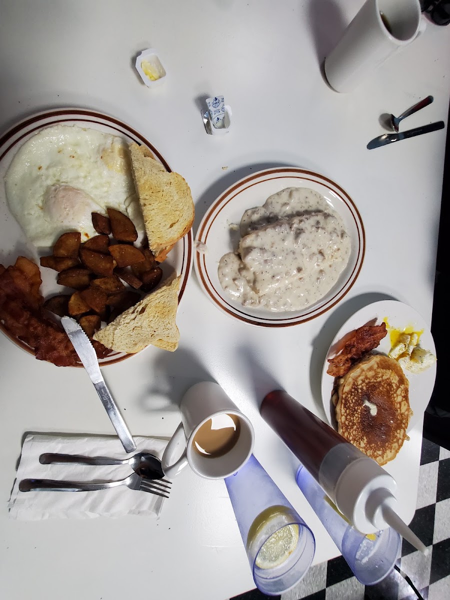 Route 66 diner - Pinellas Park - Photo 4