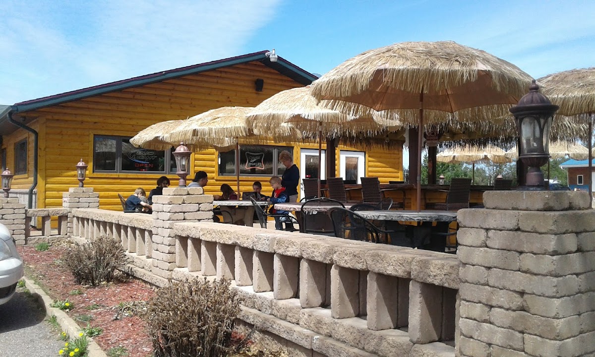 Bottoms Up Bar & Grill - Tomahawk - Photo 2