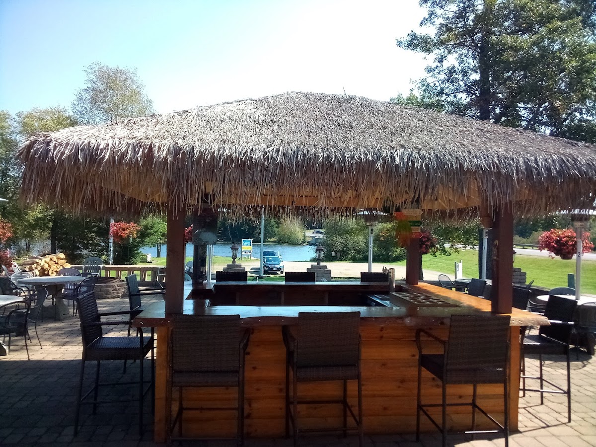 Bottoms Up Bar & Grill - Tomahawk - Photo 3