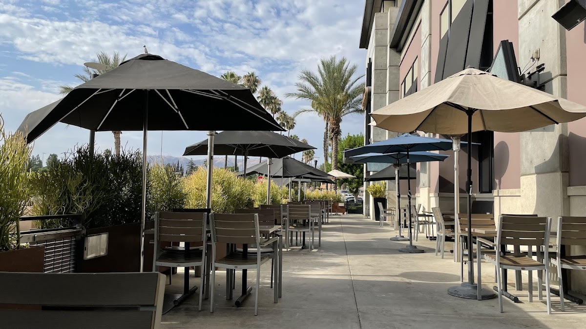 Yard House - Northridge