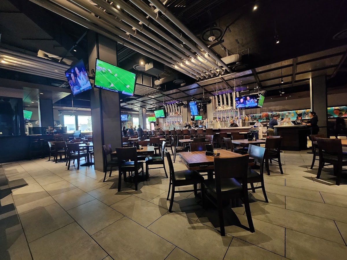 Yard House - Northridge - Photo 3