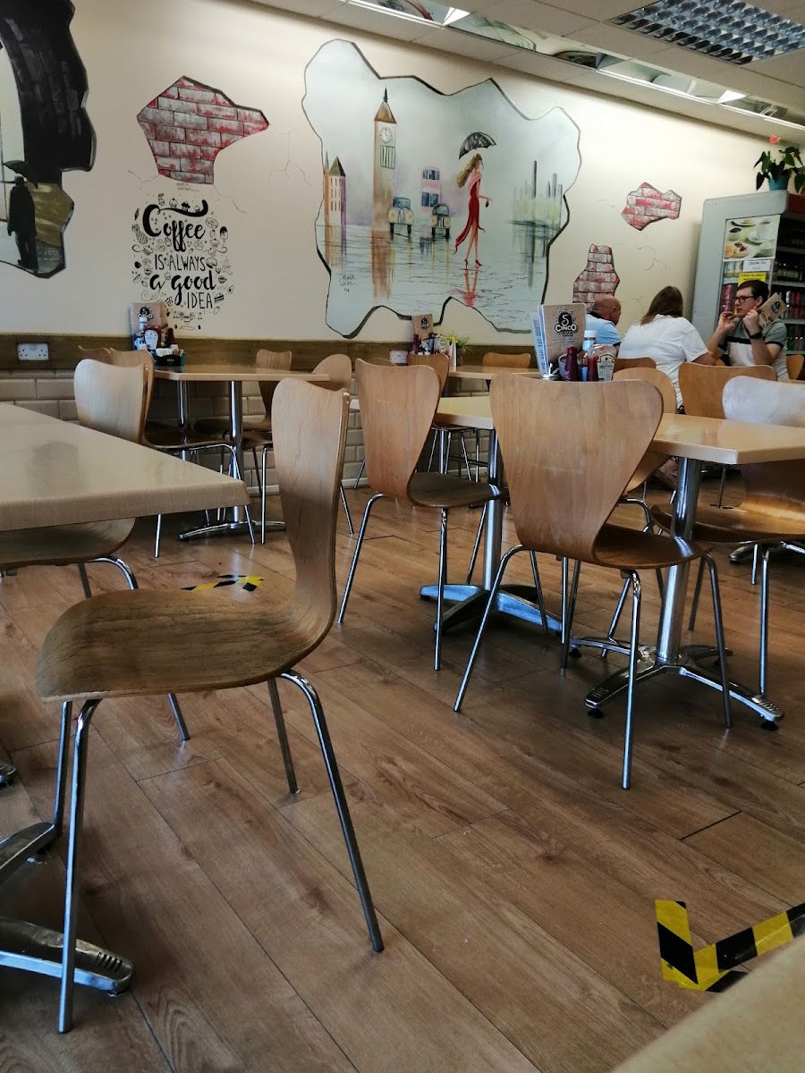 Cafe Cinco - Photo 4
