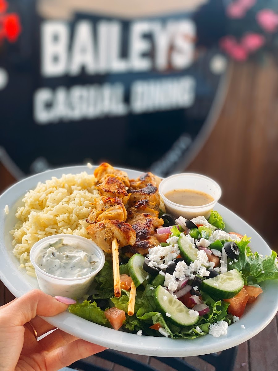 Baileys Casual Dining - Photo 1