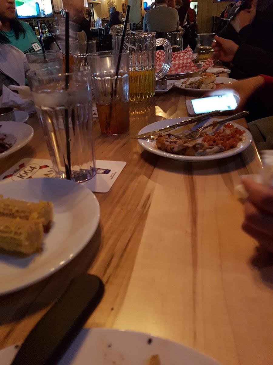 Road House Bar & Grill - Photo 9