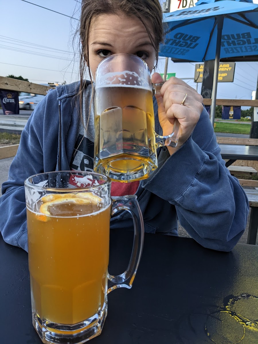 Road House Bar & Grill - Photo 5