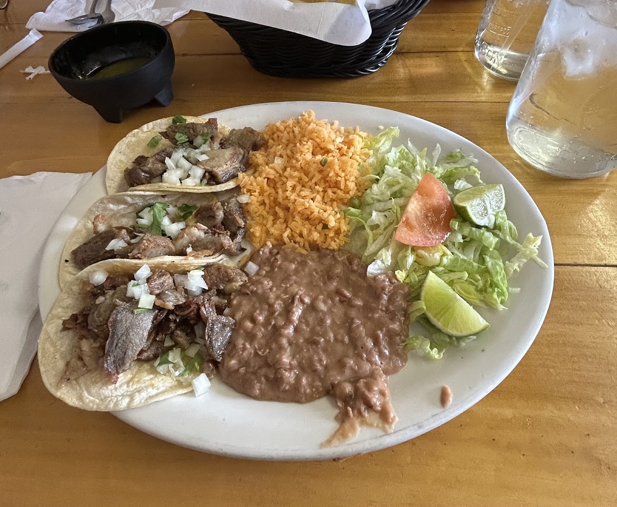Los Tres Potrillos - Guymon