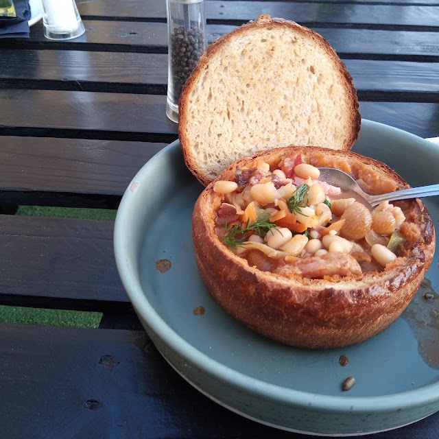 Fasole in Pâine De Casă
