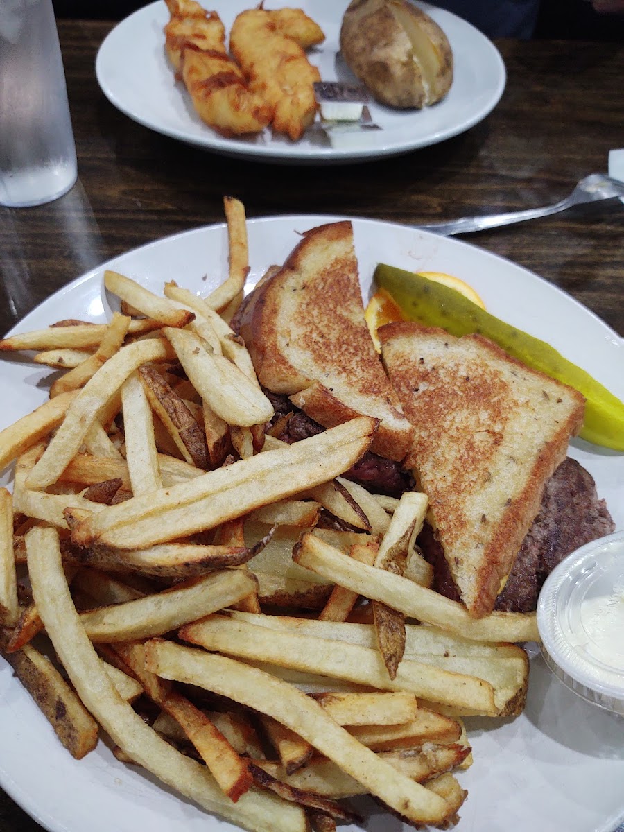 Variety's Restaurant - North Canton - Photo 8