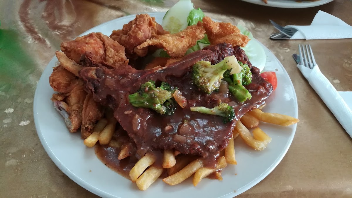 Happy Family Restaurant - Photo 1
