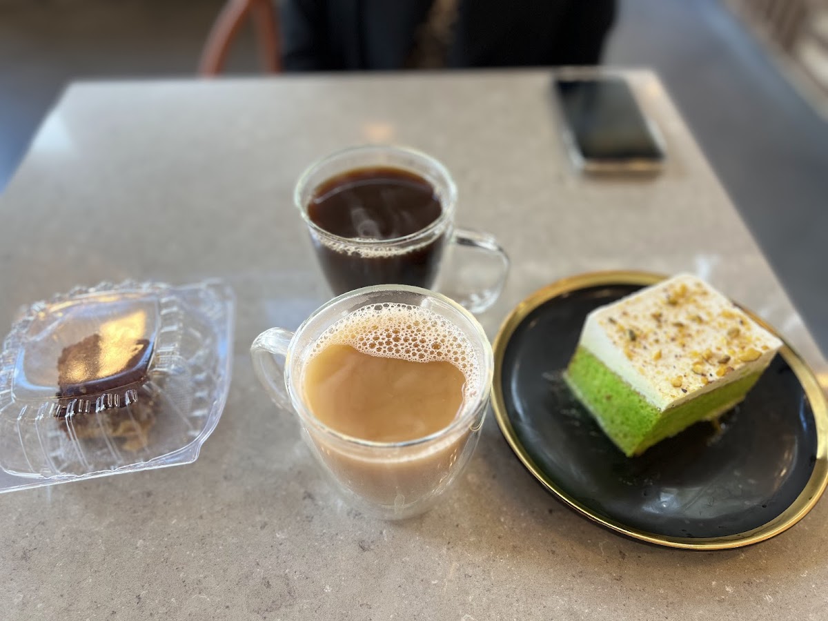 Sana'a cafe - Los Angeles - Photo 2
