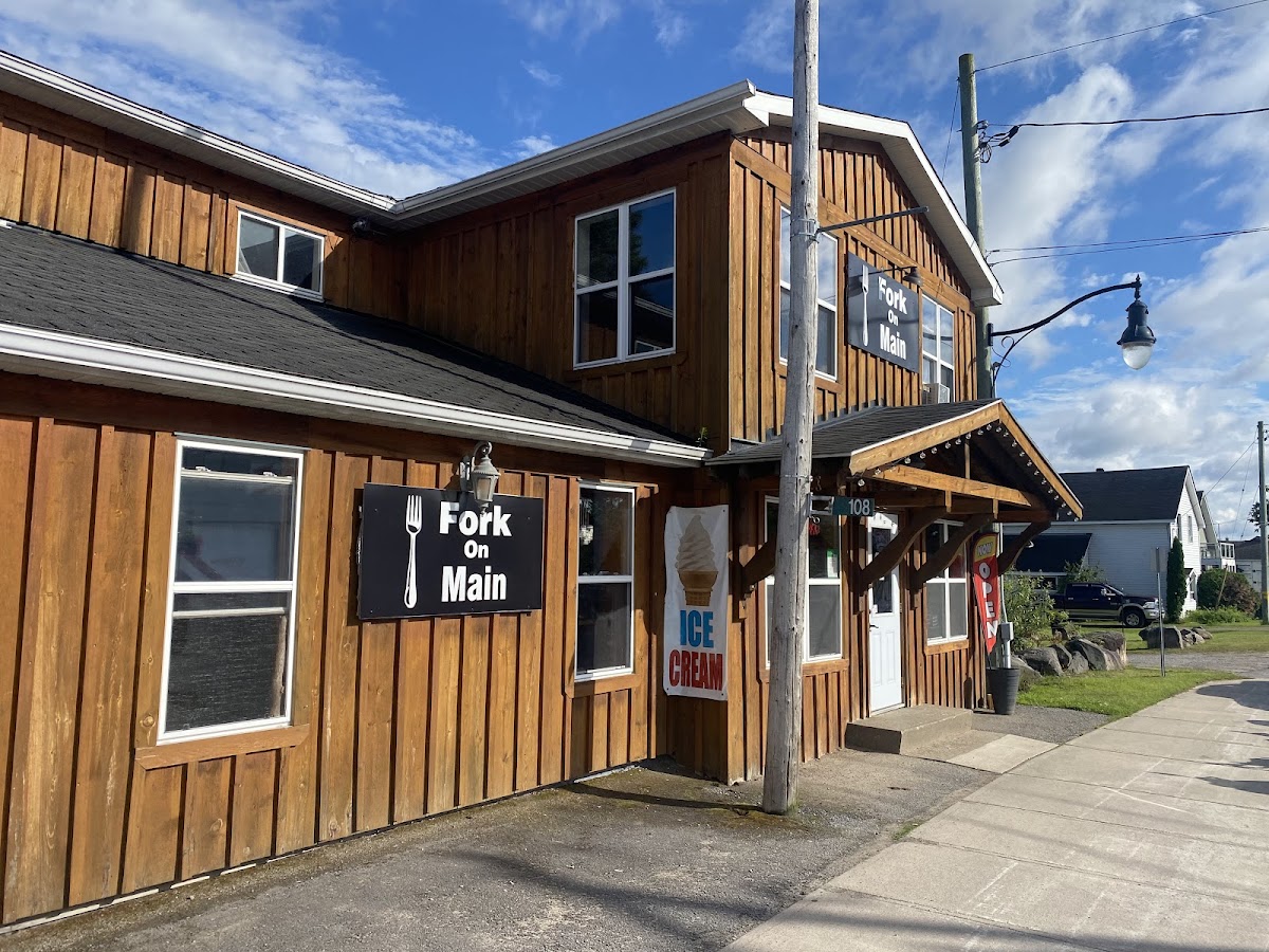 Fork on Main - Photo 5