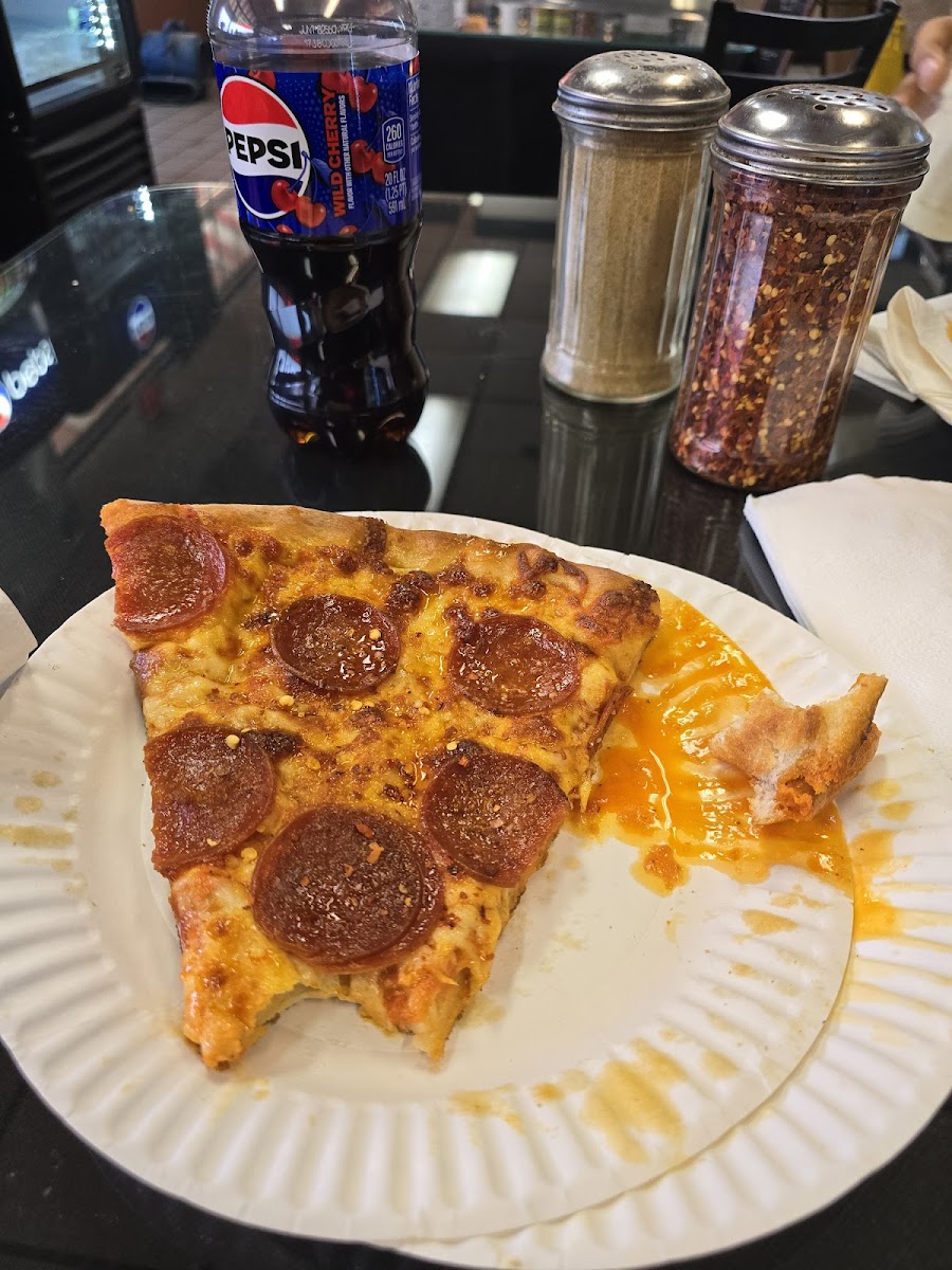 Tony's Pizzeria - Utica - Photo 3