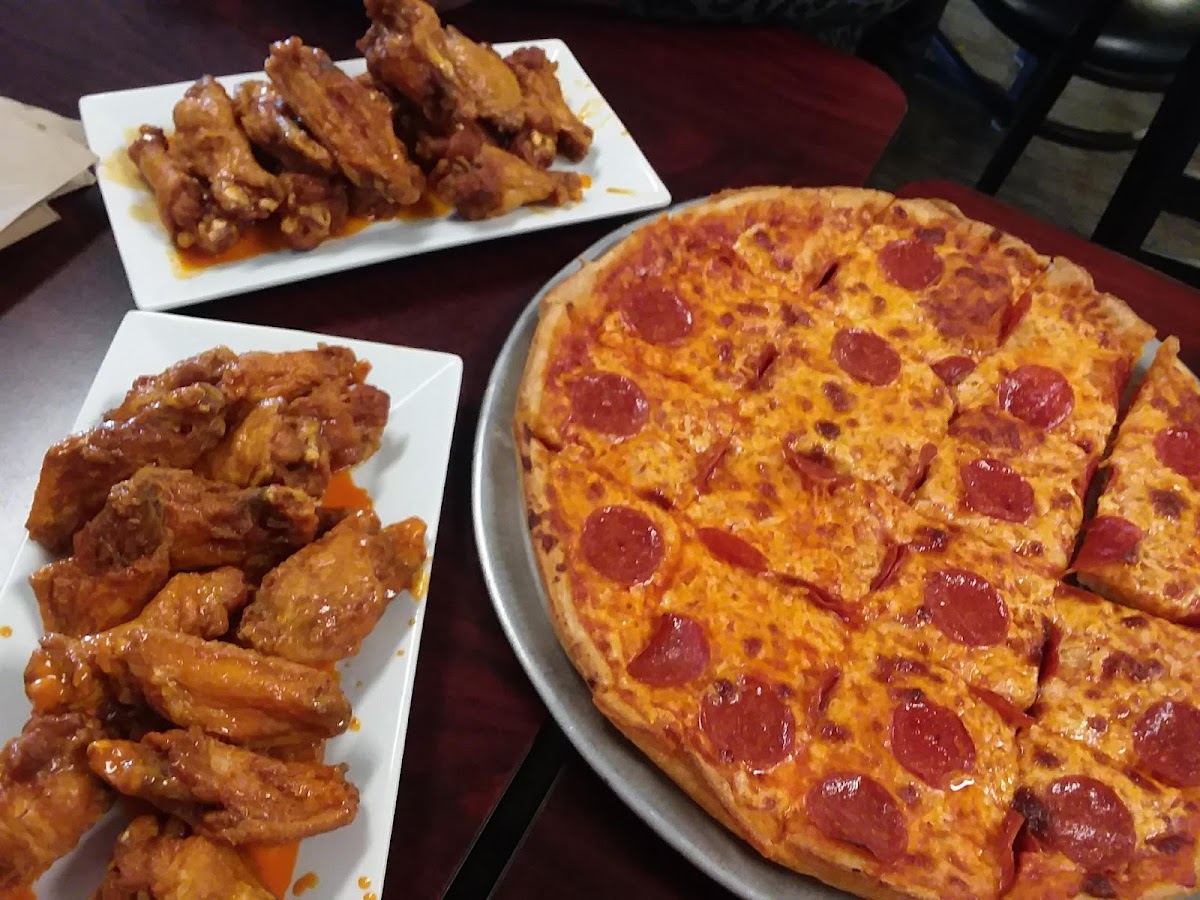 Tony's Pizzeria - Utica - Photo 8