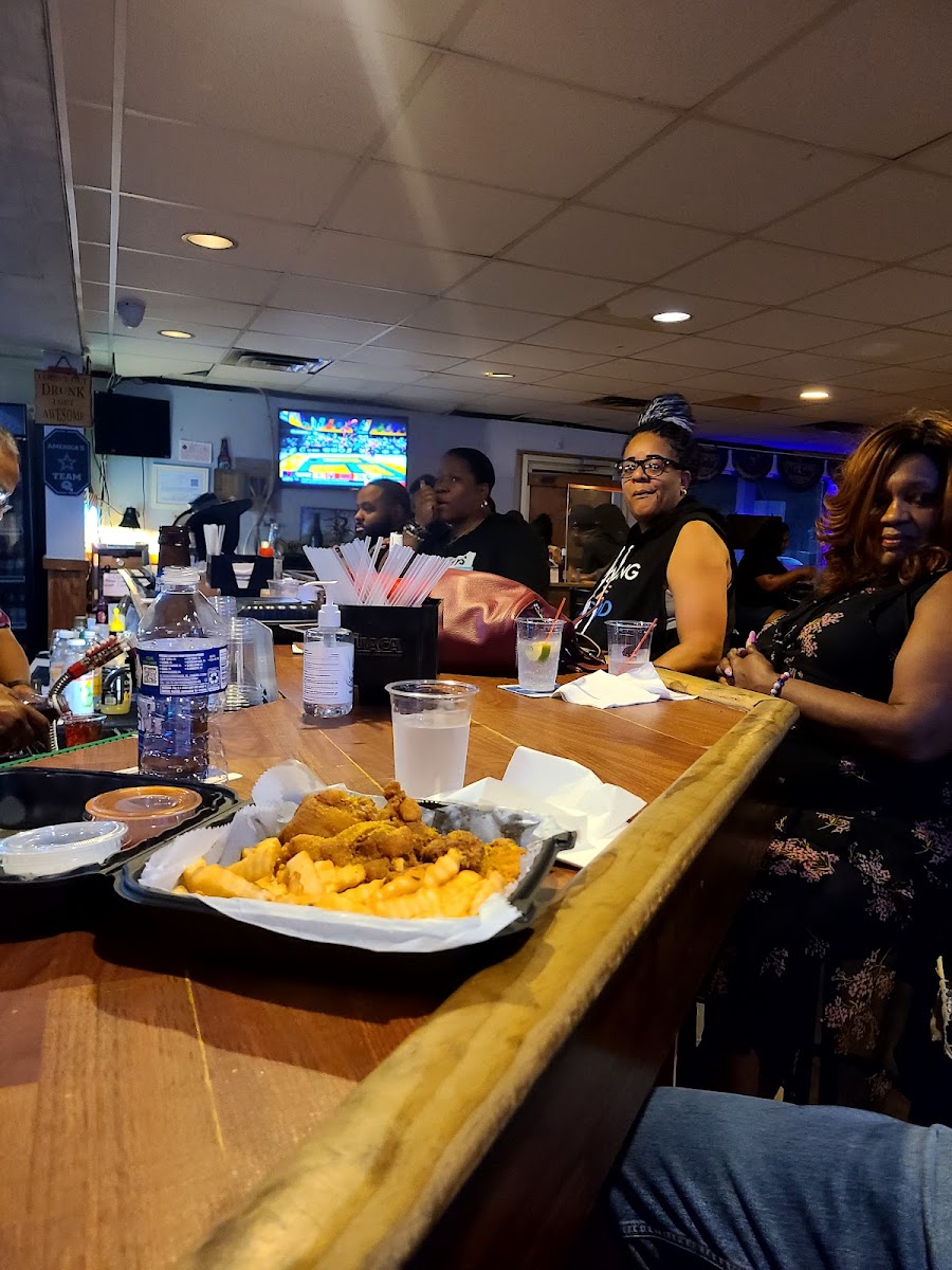 The Corner Lounge - Upper Marlboro - Photo 1