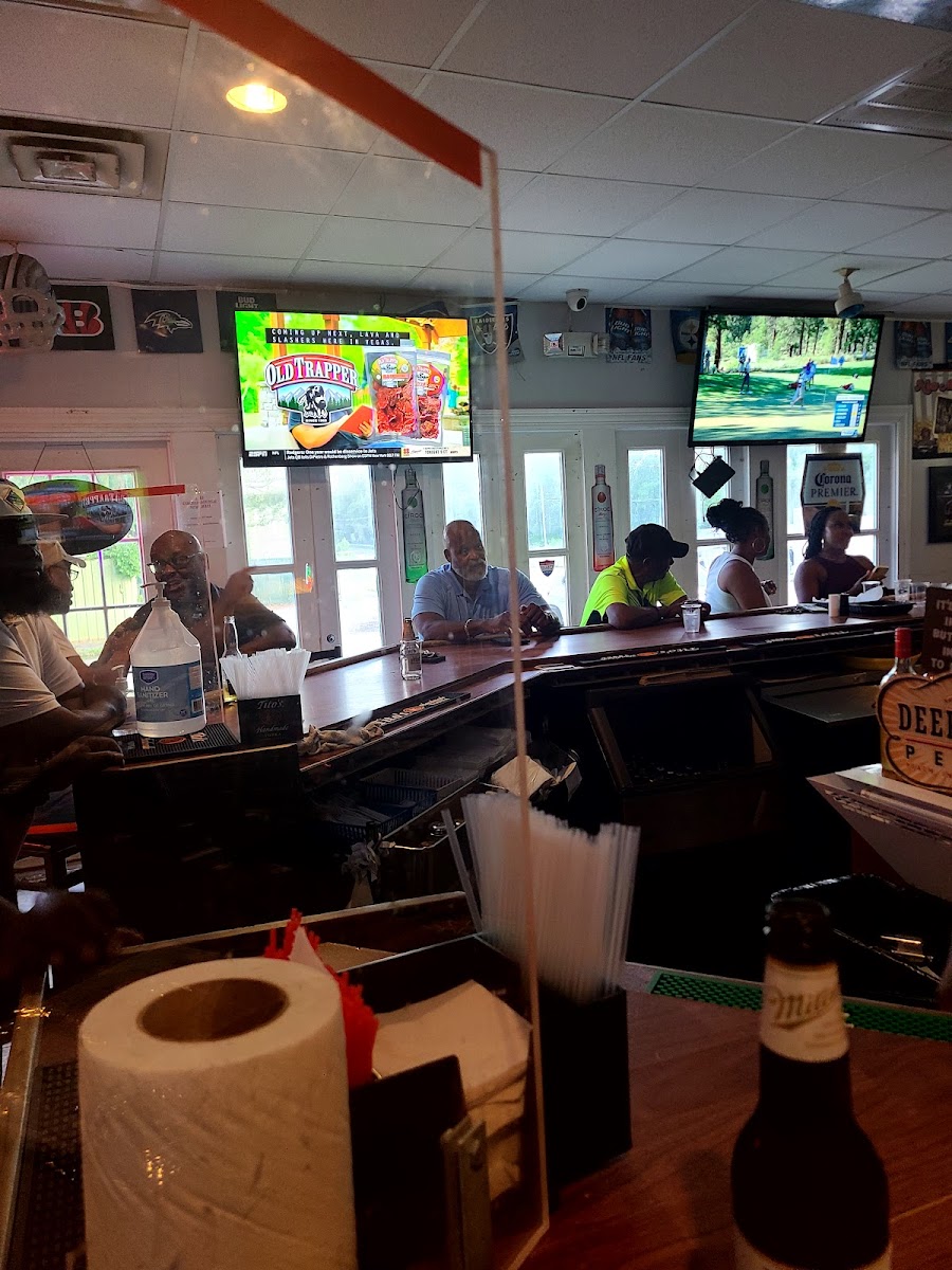 The Corner Lounge - Upper Marlboro - Photo 3