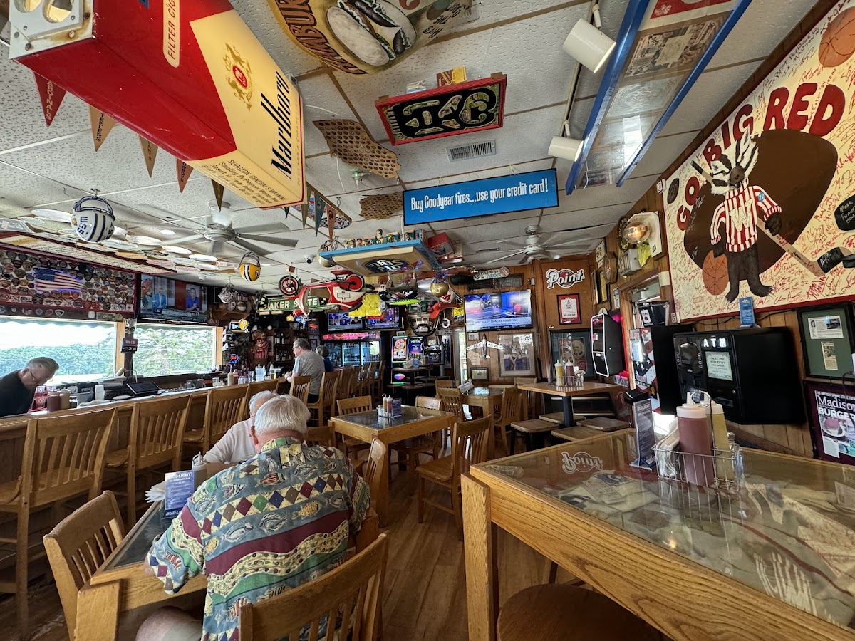 Village Bar - Madison - Photo 2