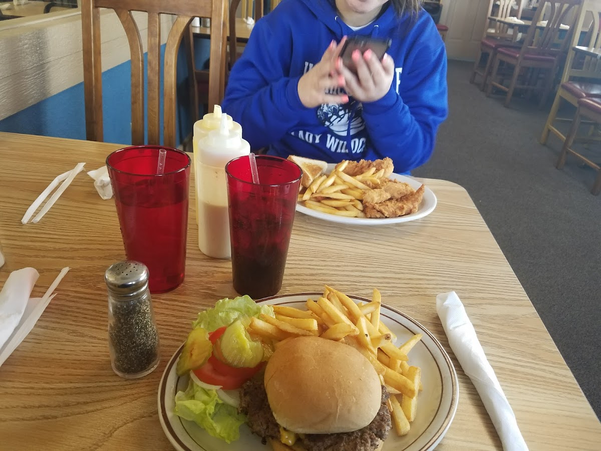 Gray's Cafe - Adrian - Photo 8